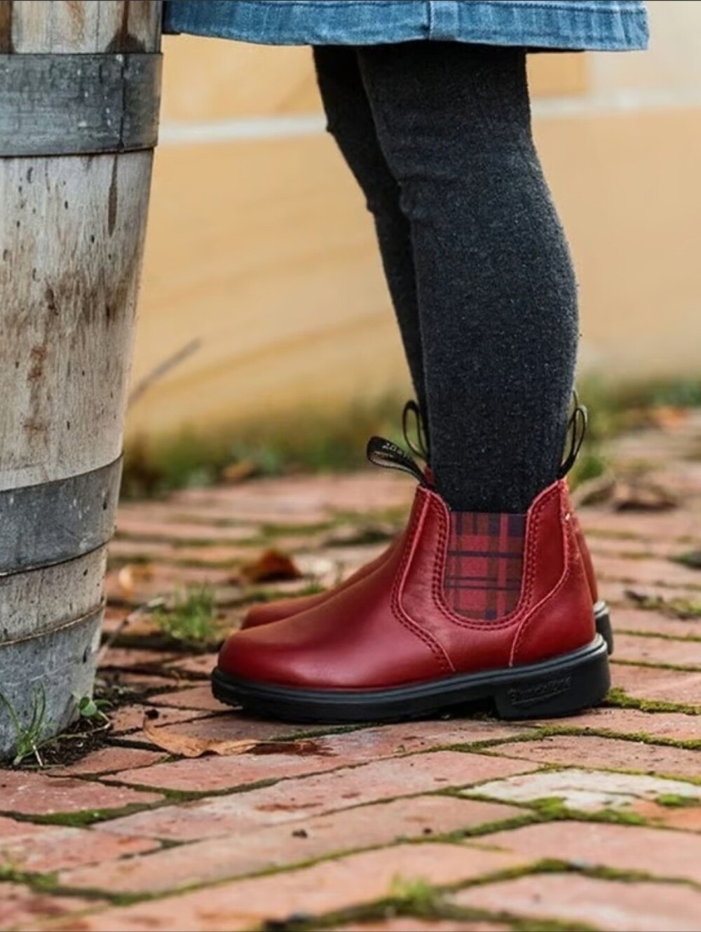 NEW - Blundstone Kids Red Burgundy Tartan Chelsea Boots -  Size 1